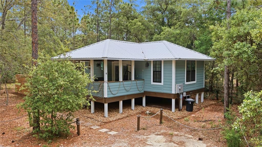 For Sale: $550,000 (1 beds, 1 baths, 477 Square Feet)