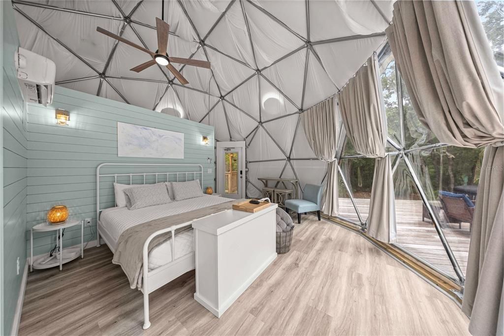 For Sale: $550,000 (1 beds, 1 baths, 477 Square Feet)