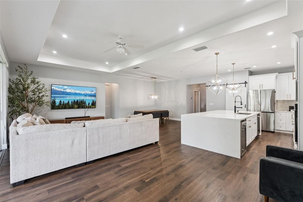 Active With Contract: $415,000 (3 beds, 2 baths, 1901 Square Feet)