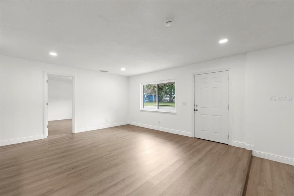 For Sale: $295,900 (4 beds, 2 baths, 1282 Square Feet)