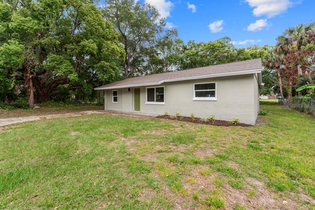 For Sale: $295,900 (4 beds, 2 baths, 1282 Square Feet)