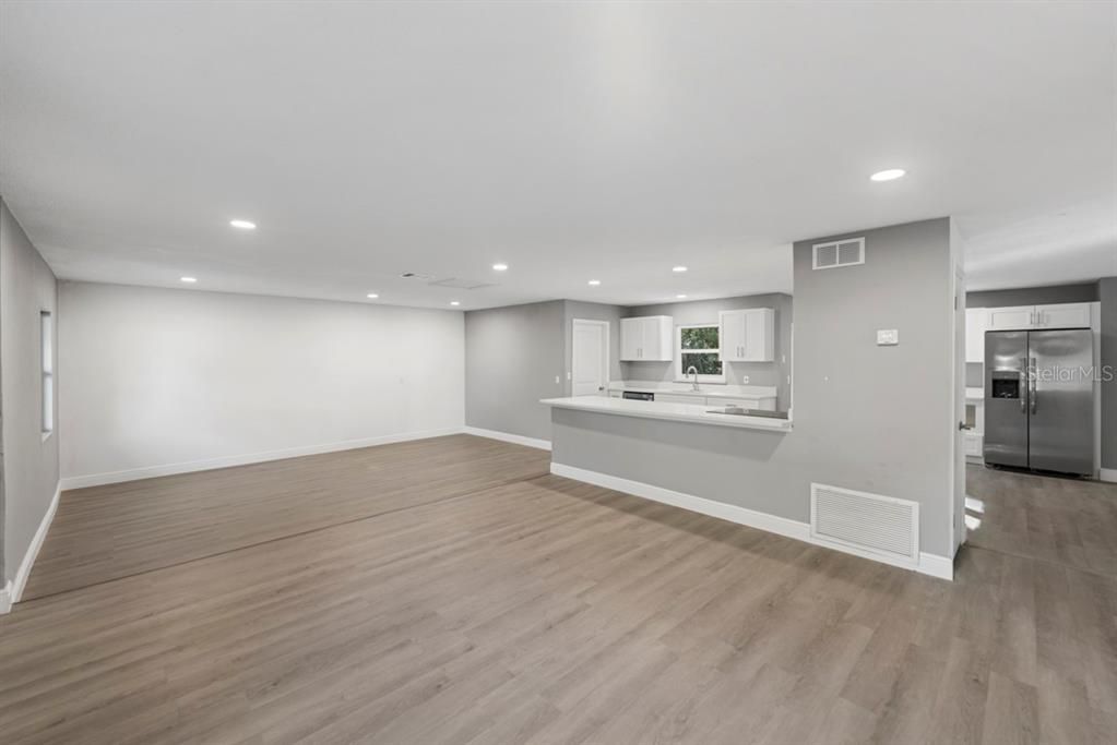 For Sale: $295,900 (4 beds, 2 baths, 1282 Square Feet)