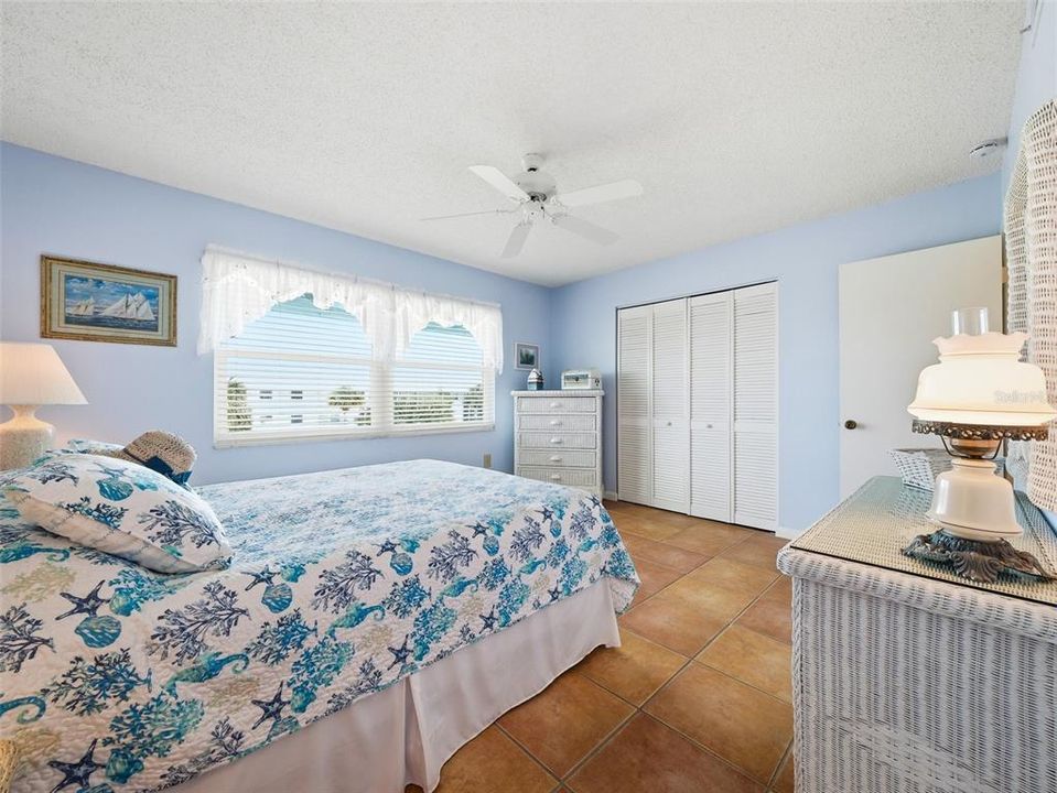 Active With Contract: $323,300 (2 beds, 2 baths, 958 Square Feet)