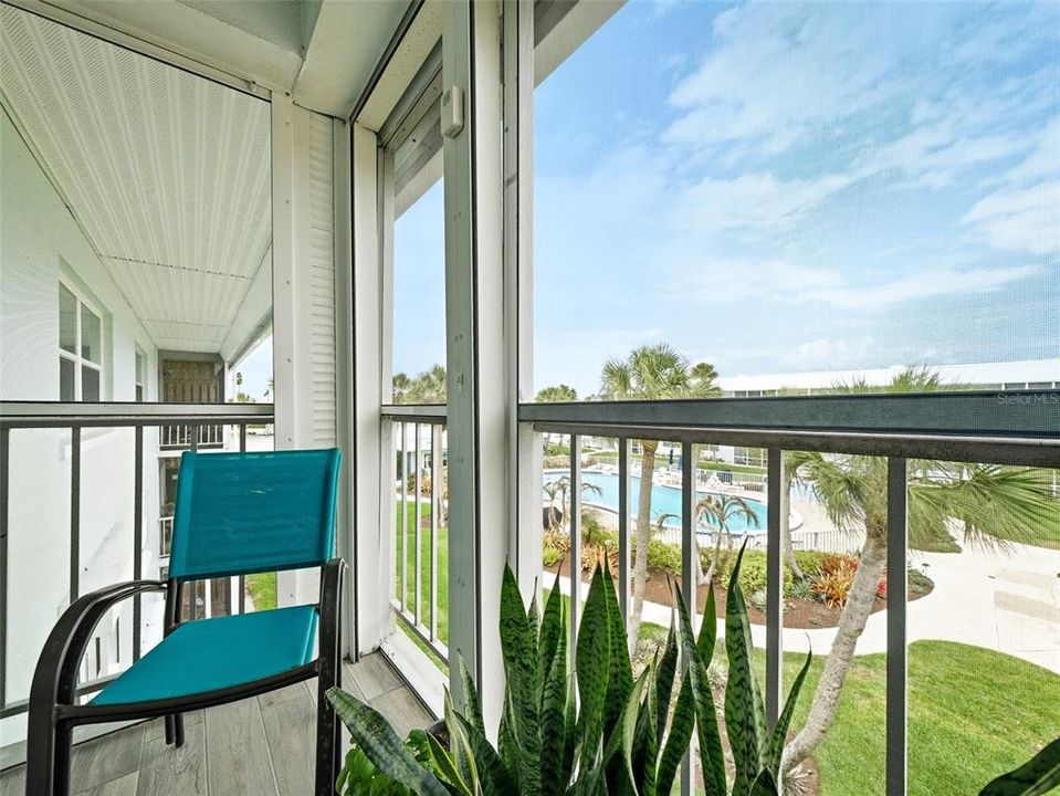 Active With Contract: $323,300 (2 beds, 2 baths, 958 Square Feet)