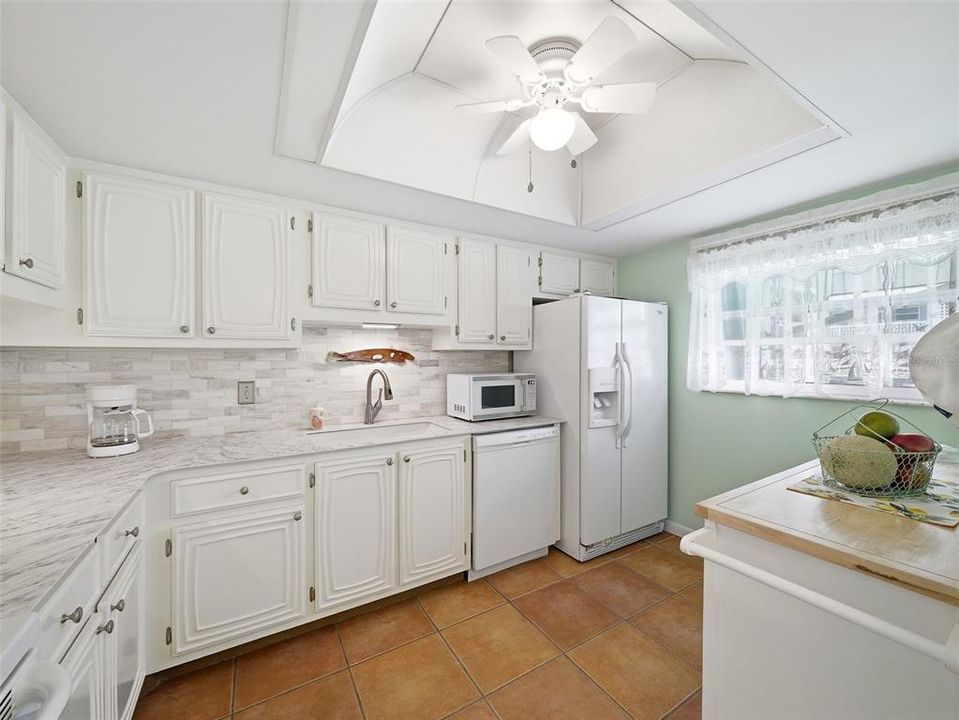 Active With Contract: $323,300 (2 beds, 2 baths, 958 Square Feet)