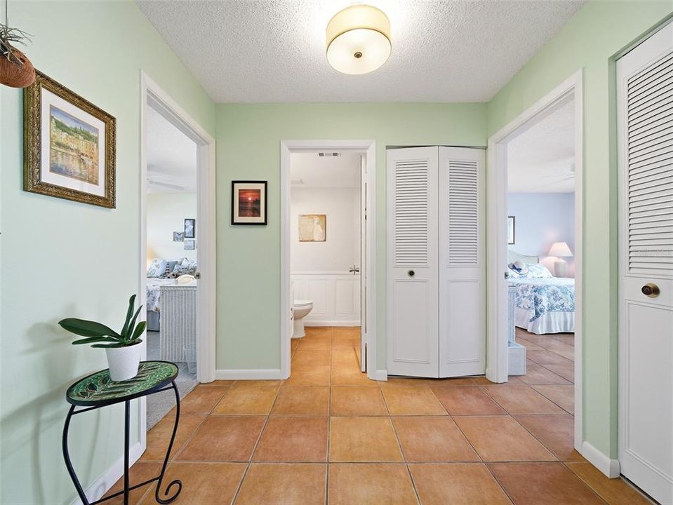 Active With Contract: $323,300 (2 beds, 2 baths, 958 Square Feet)