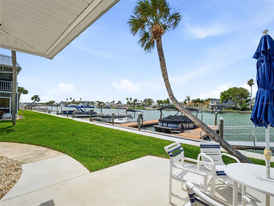 Active With Contract: $323,300 (2 beds, 2 baths, 958 Square Feet)