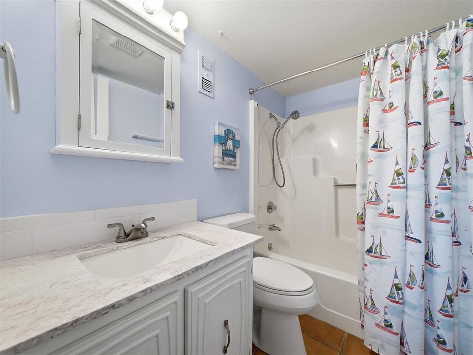 Active With Contract: $323,300 (2 beds, 2 baths, 958 Square Feet)