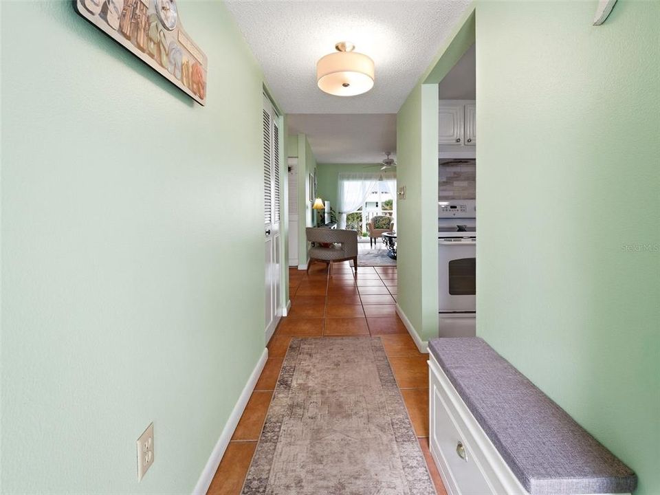 Active With Contract: $323,300 (2 beds, 2 baths, 958 Square Feet)