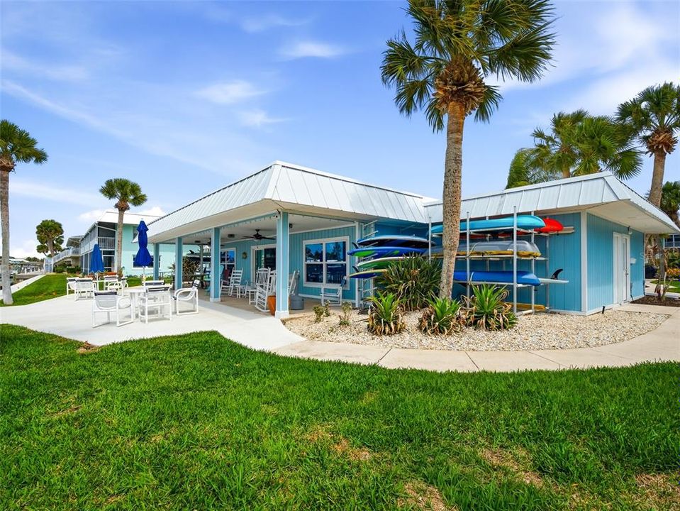 Active With Contract: $323,300 (2 beds, 2 baths, 958 Square Feet)