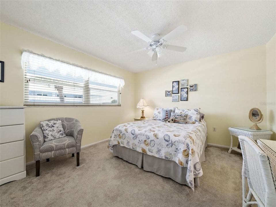 Active With Contract: $323,300 (2 beds, 2 baths, 958 Square Feet)