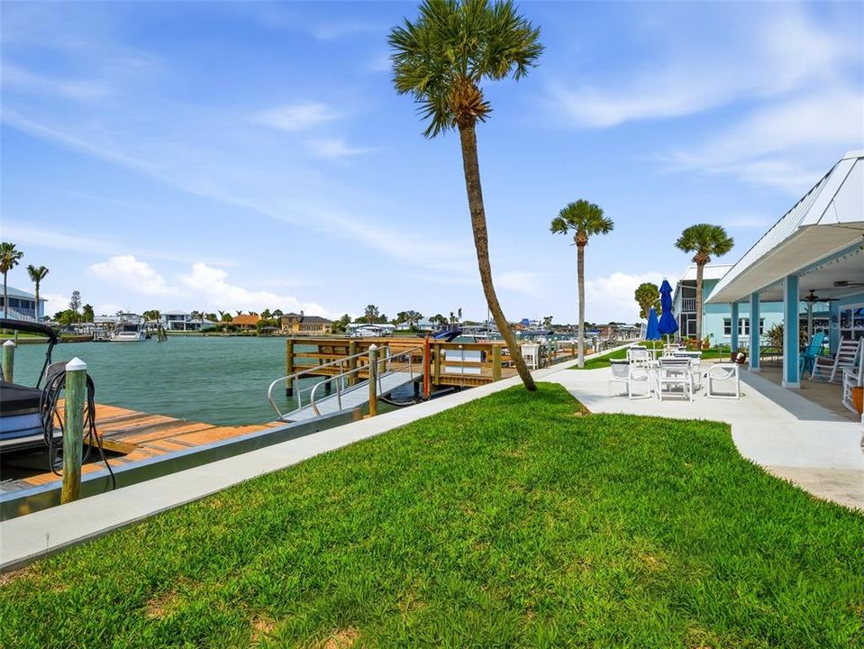 Active With Contract: $323,300 (2 beds, 2 baths, 958 Square Feet)