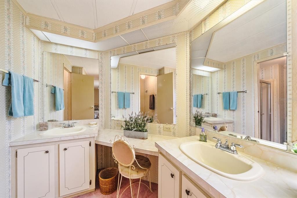 На продажу: $135,000 (2 спален, 2 ванн, 1056 Квадратных фут)
