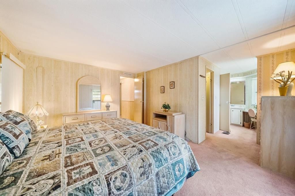 На продажу: $135,000 (2 спален, 2 ванн, 1056 Квадратных фут)