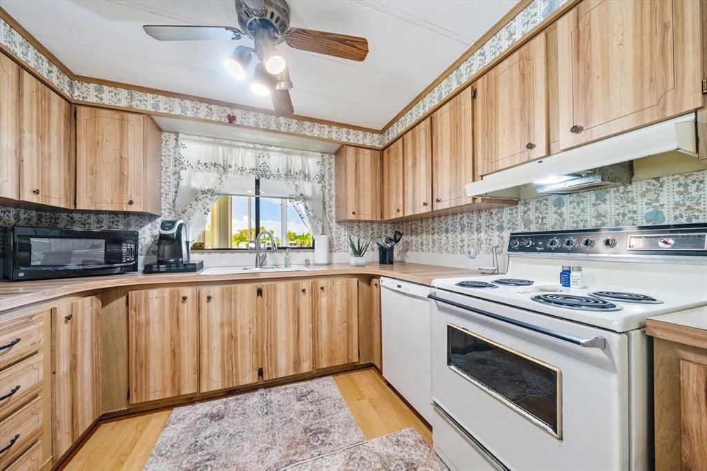 На продажу: $135,000 (2 спален, 2 ванн, 1056 Квадратных фут)