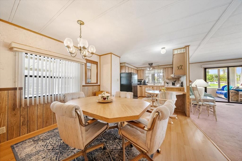 На продажу: $135,000 (2 спален, 2 ванн, 1056 Квадратных фут)