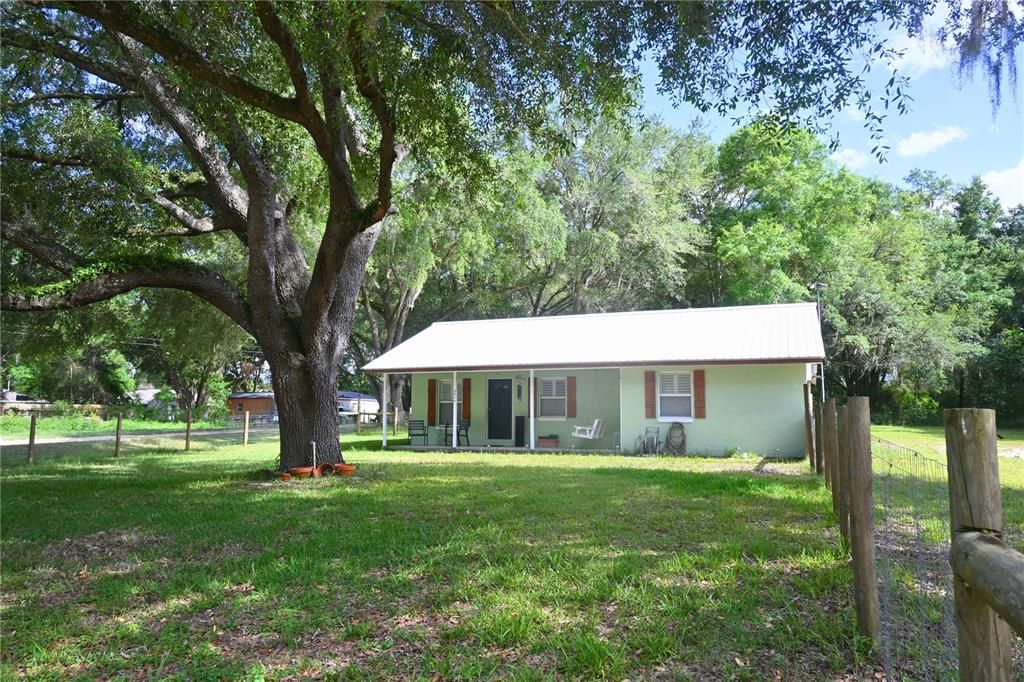For Sale: $289,000 (2 beds, 1 baths, 1020 Square Feet)