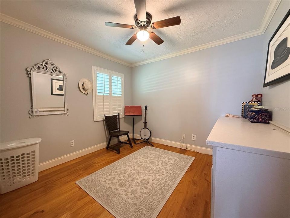 For Sale: $289,000 (2 beds, 1 baths, 1020 Square Feet)