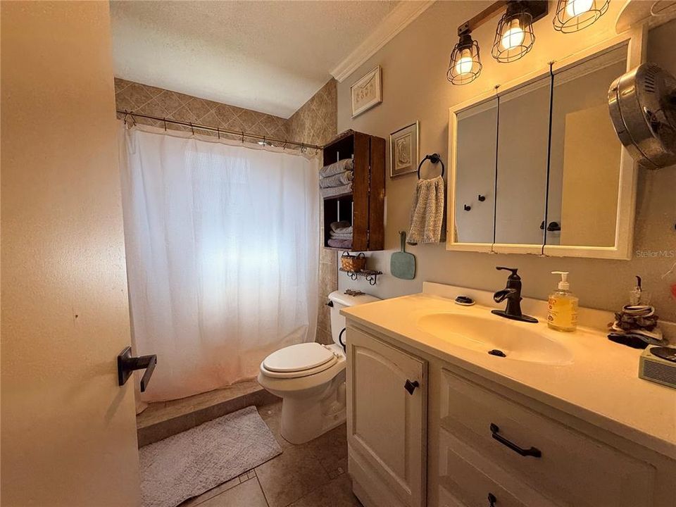 For Sale: $289,000 (2 beds, 1 baths, 1020 Square Feet)