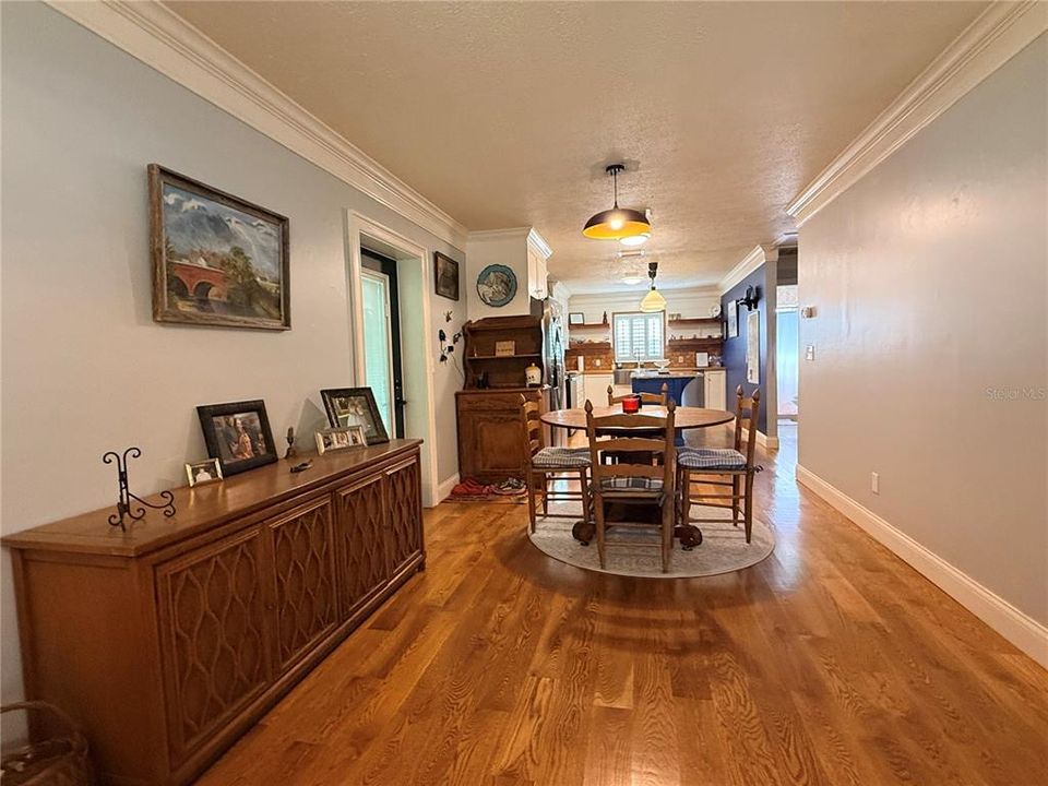 For Sale: $289,000 (2 beds, 1 baths, 1020 Square Feet)