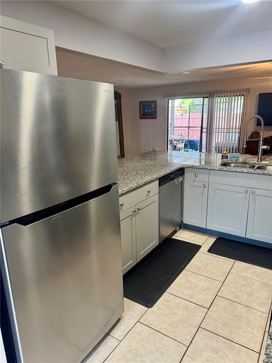 Под контрактом: $2,400 (3 спален, 2 ванн, 1467 Квадратных фут)