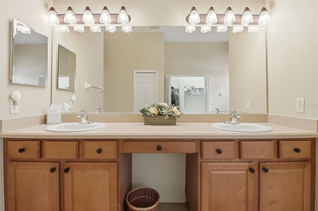For Sale: $499,000 (3 beds, 2 baths, 2338 Square Feet)