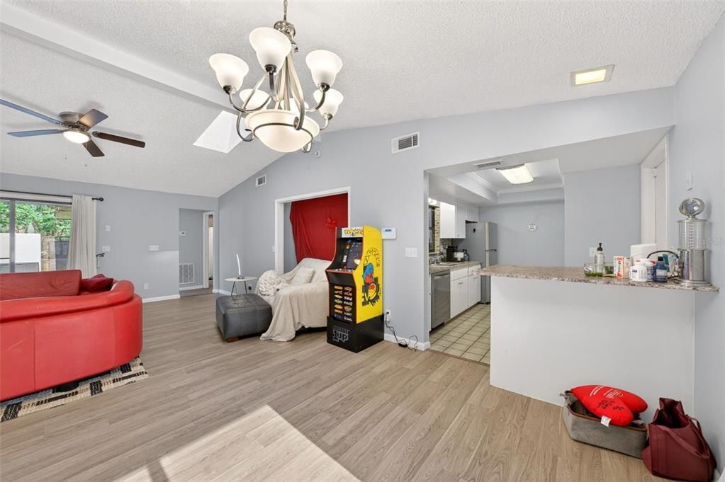 For Sale: $183,999 (2 beds, 2 baths, 1331 Square Feet)