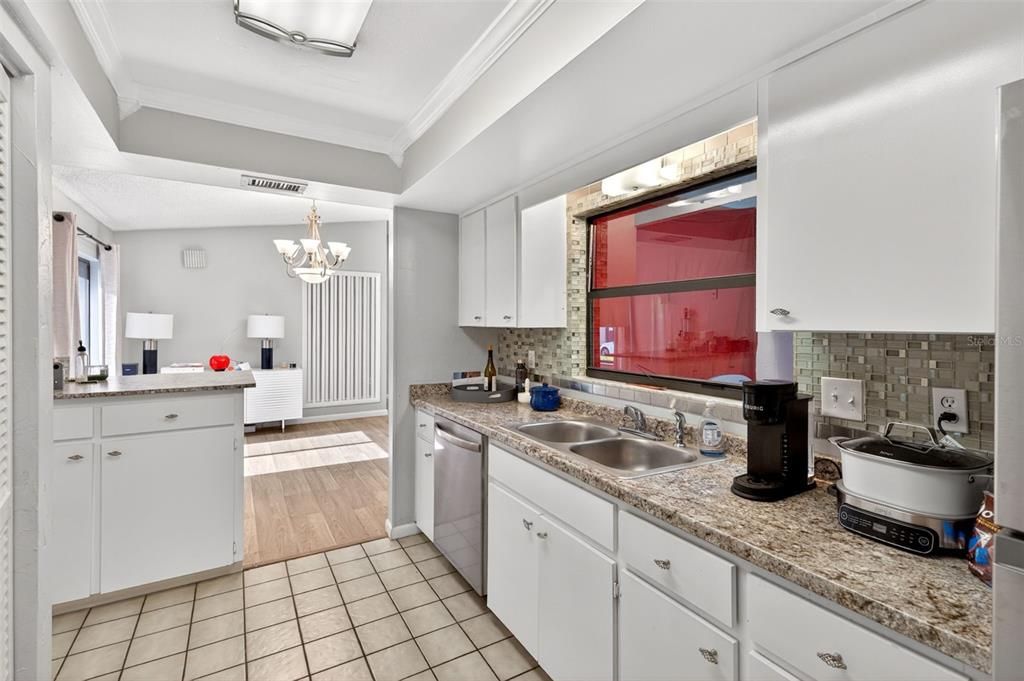 For Sale: $183,999 (2 beds, 2 baths, 1331 Square Feet)