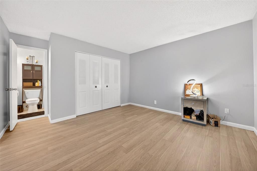 For Sale: $183,999 (2 beds, 2 baths, 1331 Square Feet)
