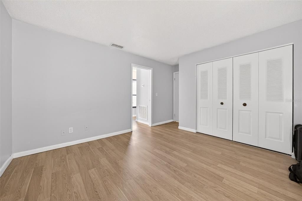 For Sale: $183,999 (2 beds, 2 baths, 1331 Square Feet)
