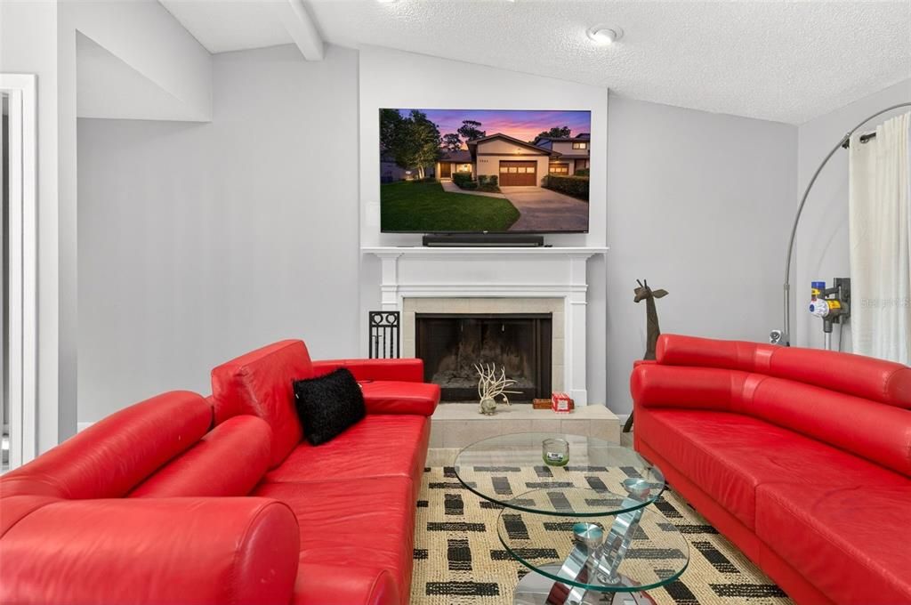 For Sale: $183,999 (2 beds, 2 baths, 1331 Square Feet)