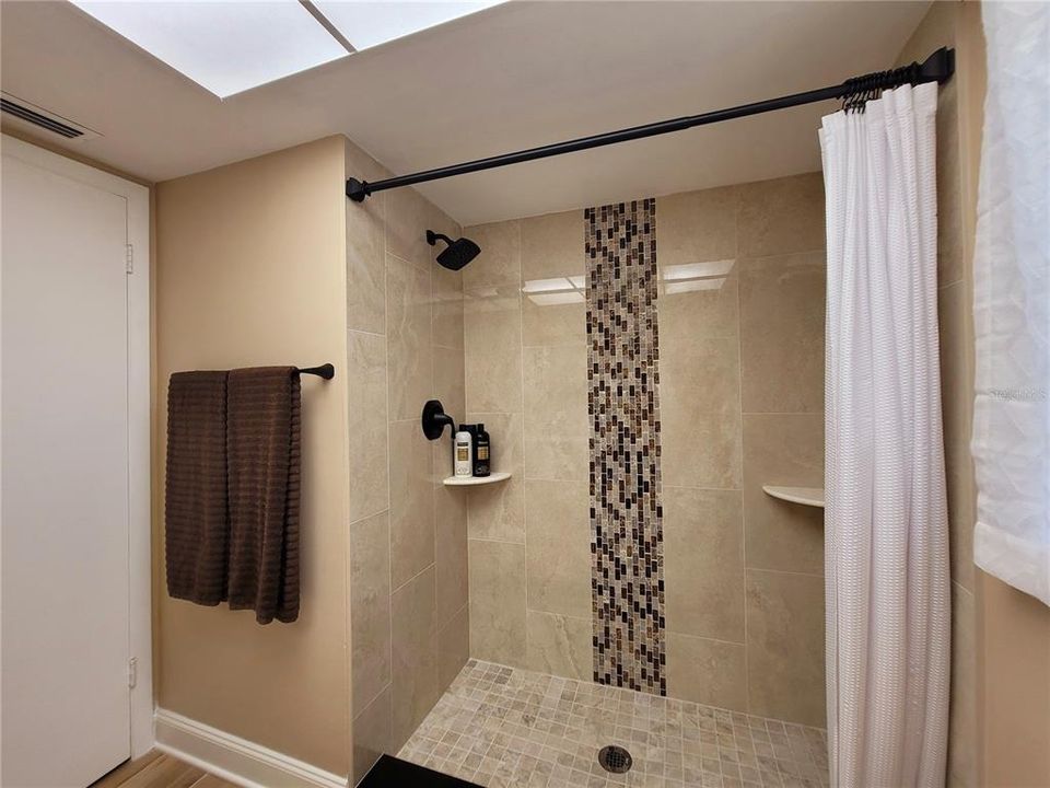 En Venta: $624,900 (3 camas, 2 baños, 1370 Pies cuadrados)