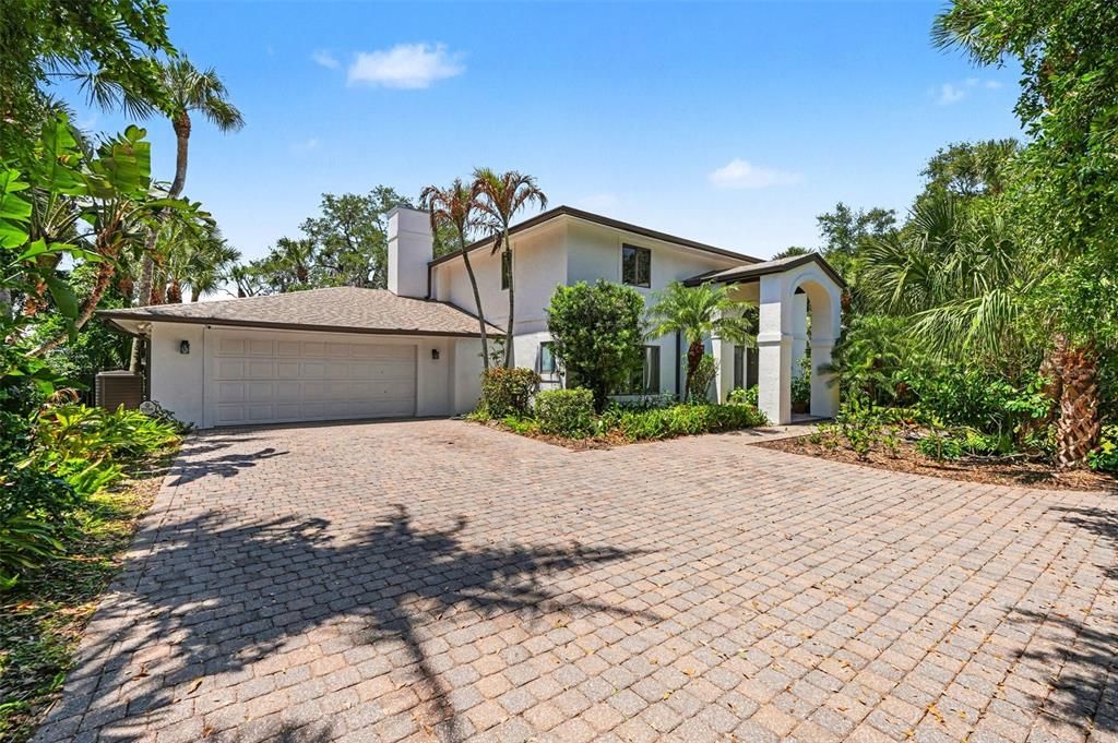 For Sale: $2,000,000 (5 beds, 3 baths, 3645 Square Feet)
