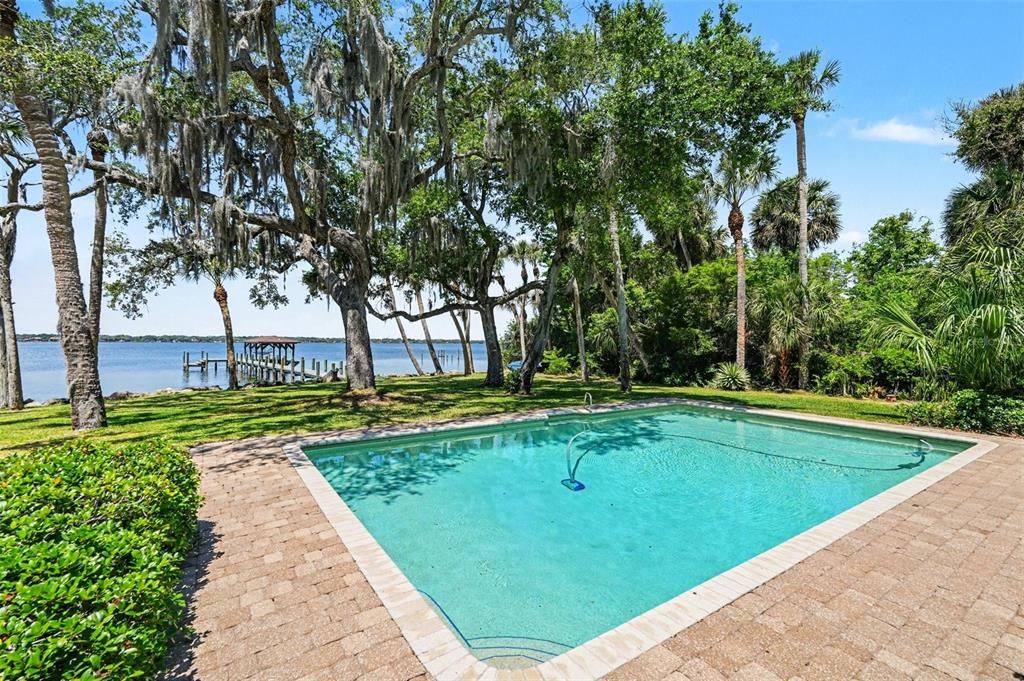 For Sale: $2,000,000 (5 beds, 3 baths, 3645 Square Feet)