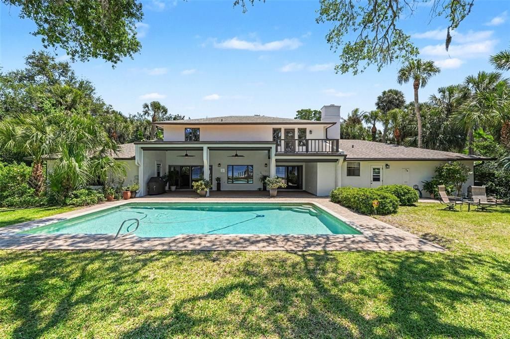 For Sale: $2,000,000 (5 beds, 3 baths, 3645 Square Feet)