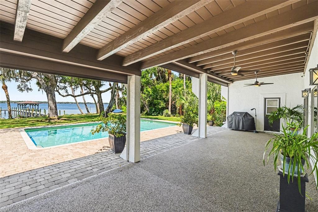 For Sale: $2,000,000 (5 beds, 3 baths, 3645 Square Feet)