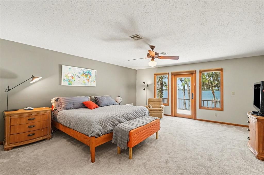 For Sale: $2,000,000 (5 beds, 3 baths, 3645 Square Feet)
