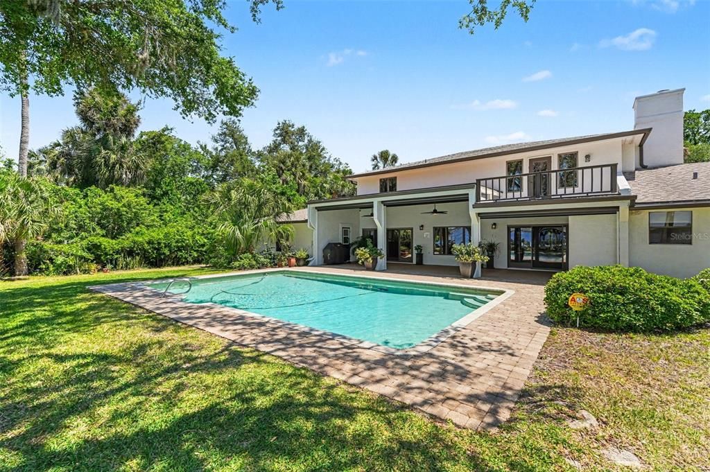 For Sale: $2,000,000 (5 beds, 3 baths, 3645 Square Feet)
