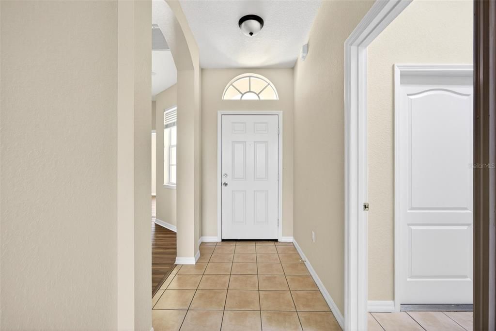 Activo con contrato: $275,000 (3 camas, 2 baños, 1743 Pies cuadrados)