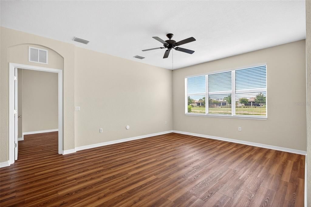 Activo con contrato: $275,000 (3 camas, 2 baños, 1743 Pies cuadrados)
