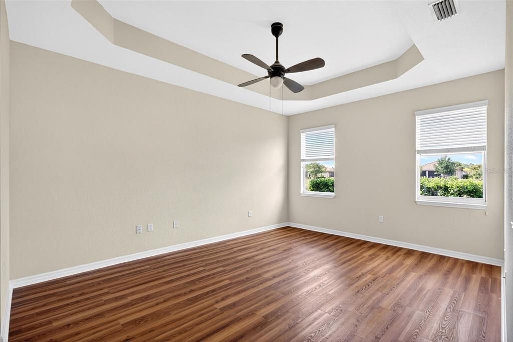 Activo con contrato: $275,000 (3 camas, 2 baños, 1743 Pies cuadrados)