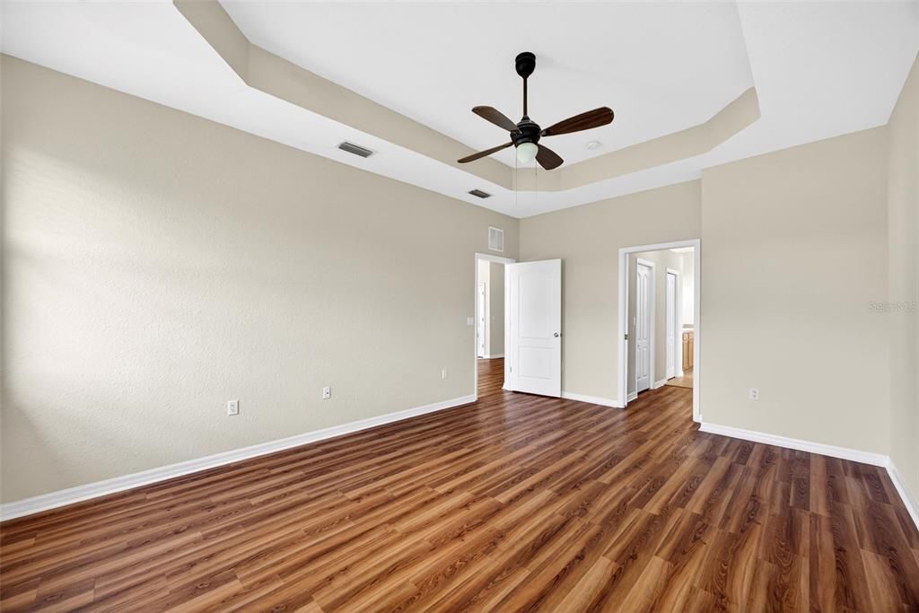 Activo con contrato: $275,000 (3 camas, 2 baños, 1743 Pies cuadrados)