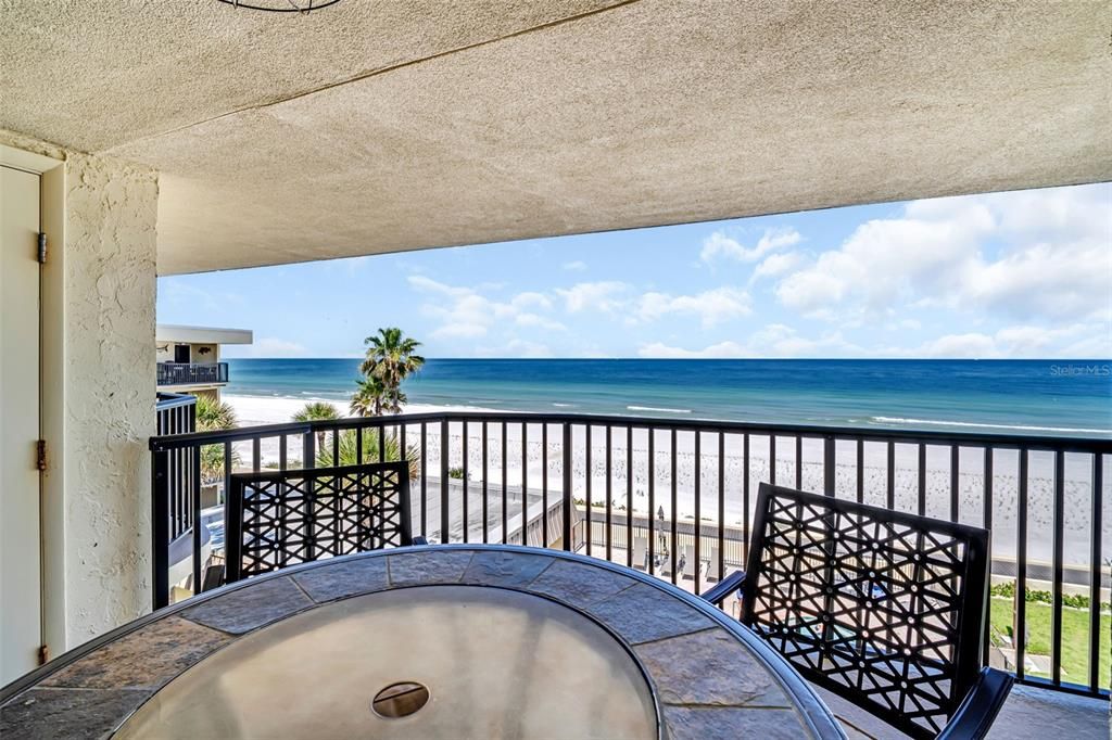 For Sale: $825,000 (2 beds, 2 baths, 1050 Square Feet)