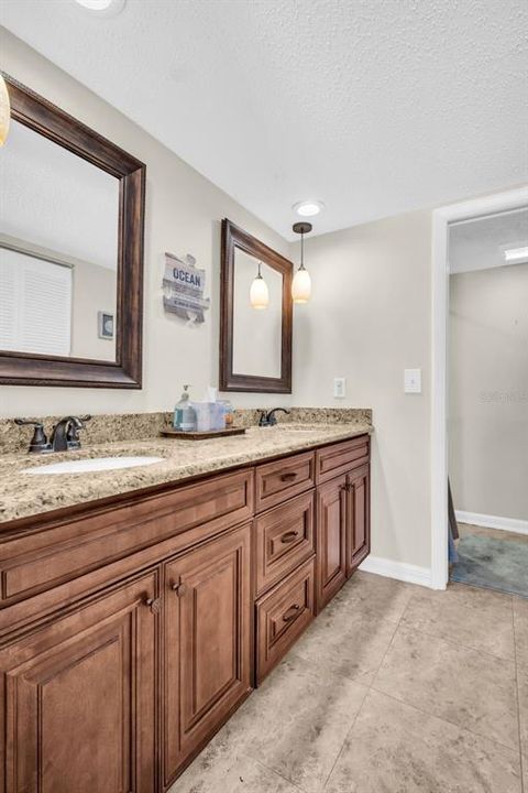 For Sale: $825,000 (2 beds, 2 baths, 1050 Square Feet)
