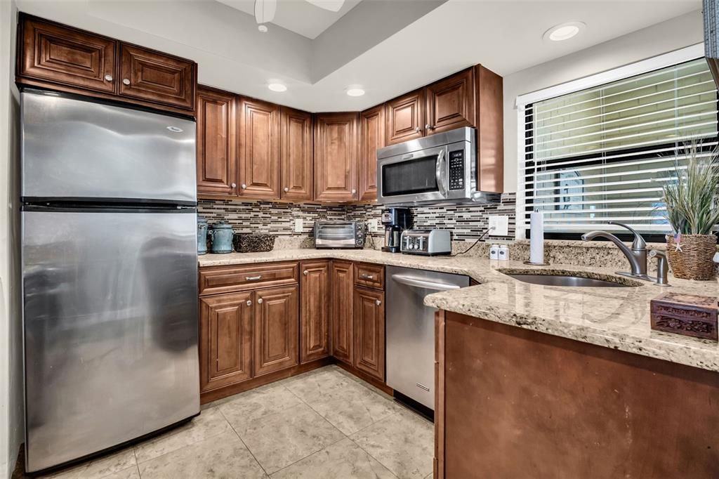 For Sale: $825,000 (2 beds, 2 baths, 1050 Square Feet)
