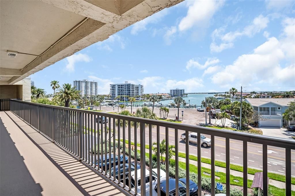 For Sale: $825,000 (2 beds, 2 baths, 1050 Square Feet)