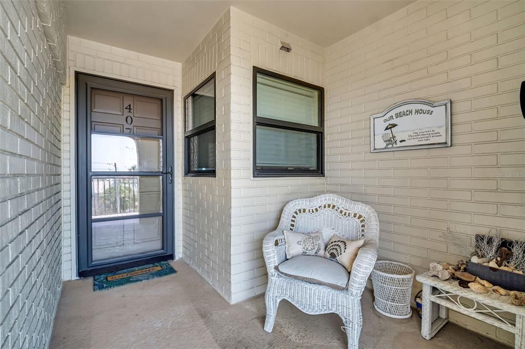 For Sale: $825,000 (2 beds, 2 baths, 1050 Square Feet)