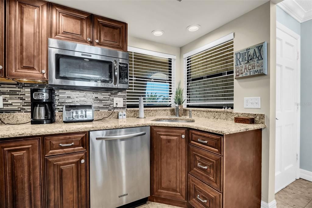 For Sale: $825,000 (2 beds, 2 baths, 1050 Square Feet)