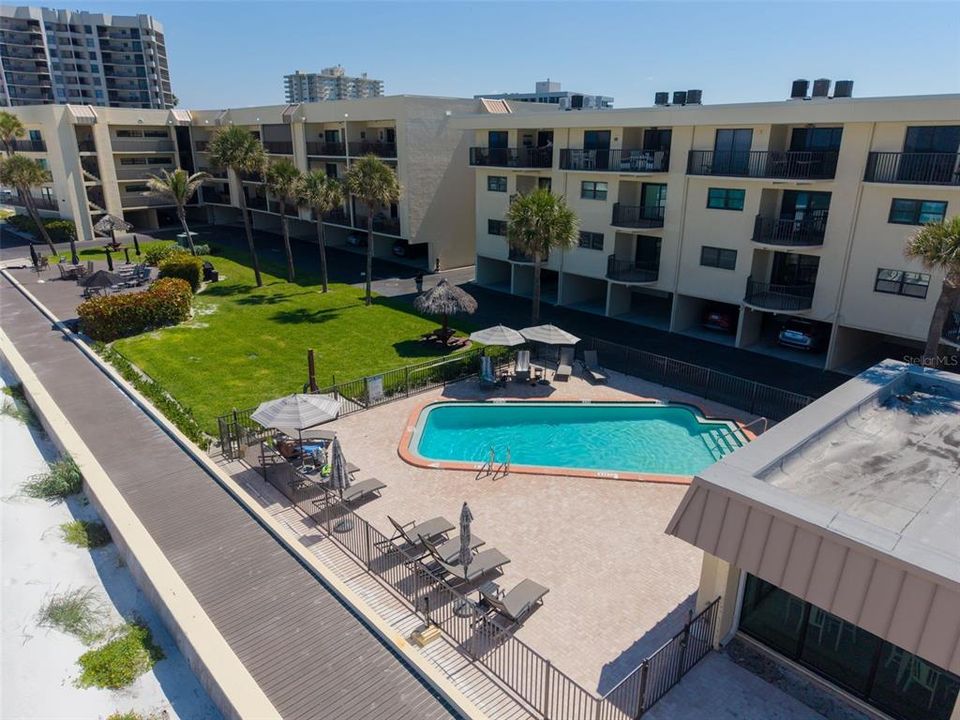 For Sale: $825,000 (2 beds, 2 baths, 1050 Square Feet)