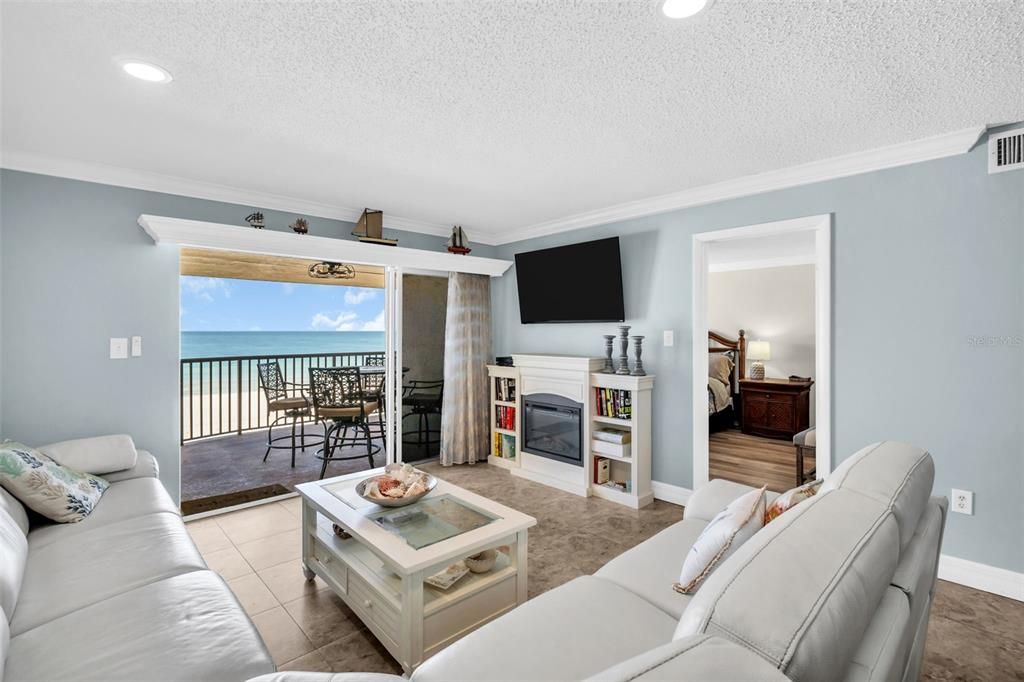 For Sale: $825,000 (2 beds, 2 baths, 1050 Square Feet)